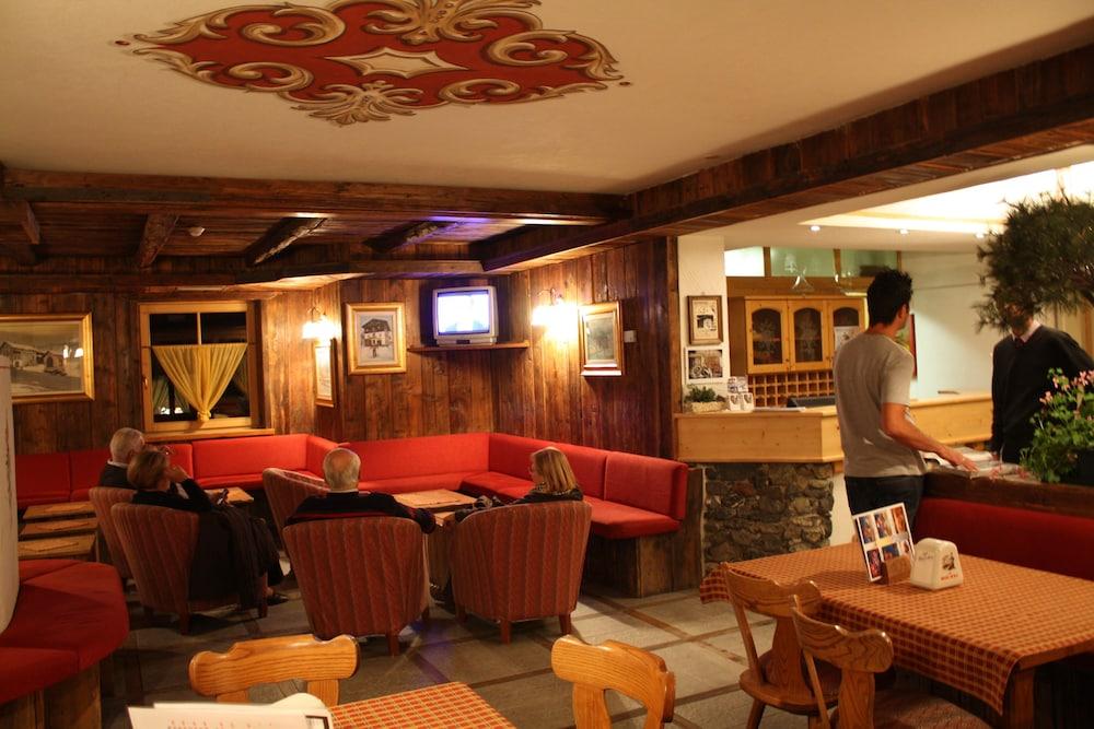 Helvetia 3*